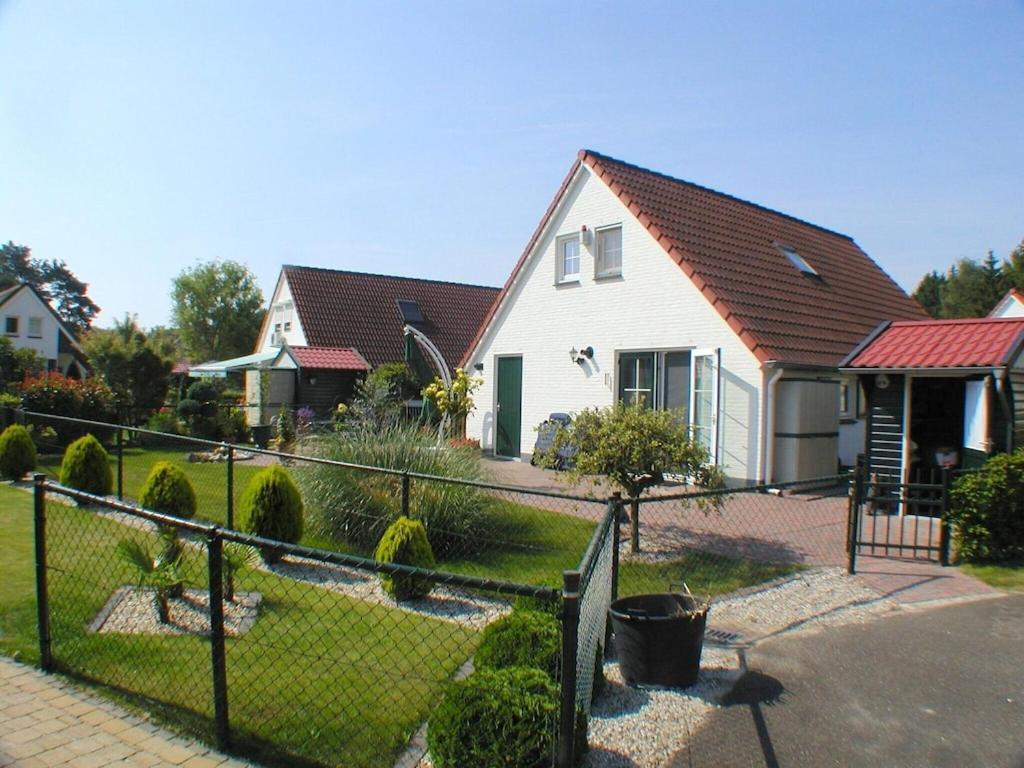 Freistehendes Ferienhaus Am See Naehe Roermond Heel Eksteriør bilde