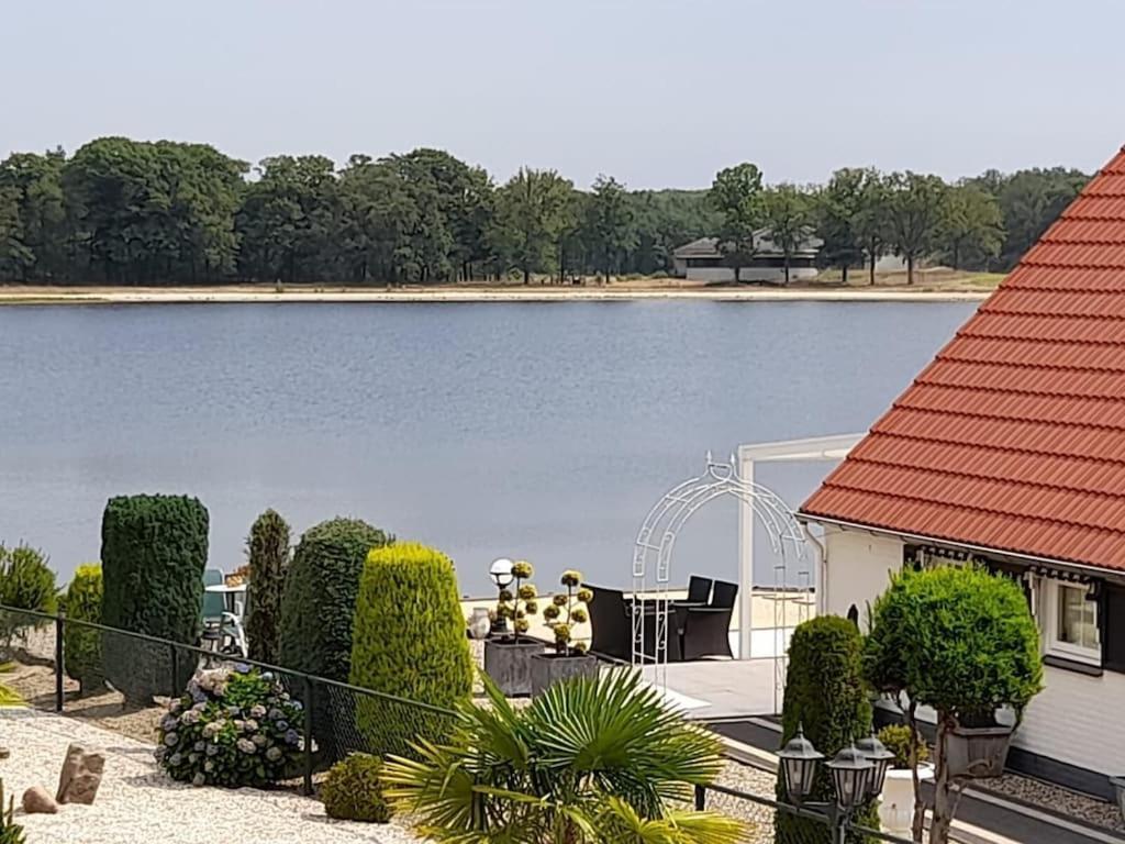 Freistehendes Ferienhaus Am See Naehe Roermond Heel Eksteriør bilde